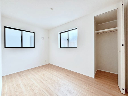 �Q���@�������P�������`Bed Room�`  �S�����ɂ͎��[�N���[�[�b�g�������I���i�g���̂��m���⏬���͂������A�G�ߕ��̂��m���Ȃǂ���������Ɛ������ڂ����܂������܂��B  ������Ԃ��L���g�p�ł��܂��ˁB