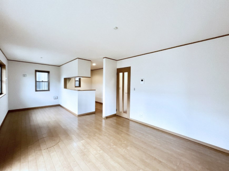 ̑ρ@Ƒ̏Ί炪RƐ܂ĂAȕ͋C̃_CjOɎdオĂ܂B