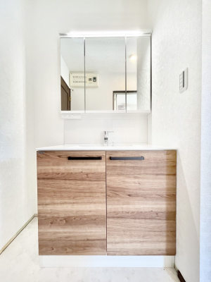 ʑEʏ@邢ʏ͖̐gxxyłႢłB