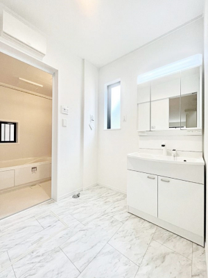 ̑@`Dressing Room`@ÂȂ肪Ȑʏƍ̌ƊC\Ȃ̂ŋC悭g܂BOʋ^Cv̐ʑ͋[ŎU炩肪ȐʏXbL