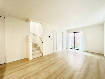 rO@`Living`@rOɊKîԎłƑ̃R~jP[VX[YɎ܂ˁƂ肠炵ƐSn悢ZaґȎԂƑ݂Ȃł߂B