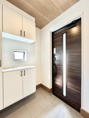 ���ց@������1�������`Entrance�`�@�Ƃ̒��ł��q�l���}����ŏ��̏ꏊ�ł��錺�ւ́A�Ƃ̈�ۂ��̂��̂ł��I�L�x�Ȍ��֎��[�ŁA����Y��ɕۂ��Ƃ��o���܂��􌺊ւɂ͂����Ղ���[�̉��ʔ��������I