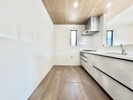 �L�b�`���@������1�������`Kitchen�`�@���R�������鑋�̂���L�b�`���������g���ꏊ�����炱���A�g��������l�����܂����B�������Ƃ����L�b�`���R�[�i�[�͎����L���Ȏd�オ��ƂȂ��Ă���܂��B