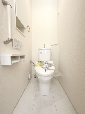 �g�C���@�g�C����1�K��2�K���ꂼ��ɔz�u����Ă��ĂƂĂ��֗��ł��B 