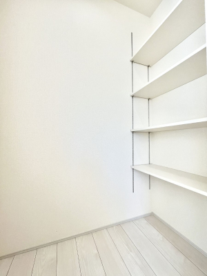 ���̑����ρ@�L�b�`���ɂ̓p���g���[�I�H�ނ̃X�g�b�N�͂������A���p�i�̎��[�Ȃǎg�����͂��낢��I