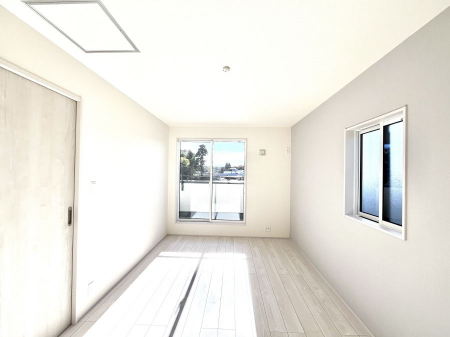 ���̑����ρ@������1�������`Bed Room�`  �u��������������l�v�Ƃ��v�w�ł�����肭�낰��Q���B  �����̉Ǝ��₨�d���ɔ�ꂽ���̓t�J�t�J�̃x�b�g�Ŗ�����Ă��������B�e���r��{�I�������Ă����K�ȍL����������