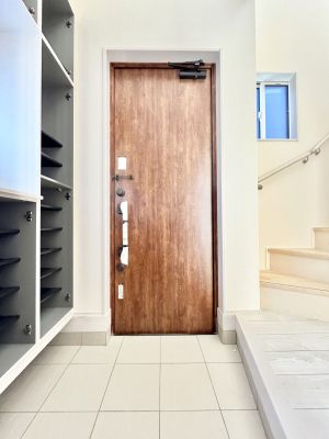 ���ց@������1�������`Entrance�`�@�Ƃ̒��ł��q�l���}����ŏ��̏ꏊ�ł��錺�ւ́A�Ƃ̈�ۂ��̂��̂ł��I�L�x�Ȍ��֎��[�ŁA����Y��ɕۂ��Ƃ��o���܂��􌺊ւɂ͂����Ղ���[�̉��ʔ��������I