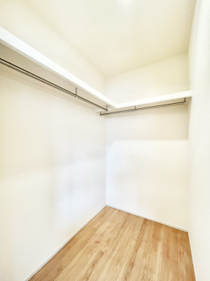 ̑@`Walk-in Closet`@KvȂ̂R[fBl[gꗗĊmFłAgxx⏀ZԂōςރEH[NCN[[bgݒu܂BƂ̒Ƃ֗Ȏ[Xy[XłB