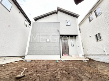 nOώʐ^@Oρ`Exterior`  ՐÂȏZnŎqĉƑɃsb^B  ̂UKȗ΂Ɍb܂ꂽGAŁARɕ܂ꂽ₩ȕ炵邽߂́AƂ肠ZĂ܂B