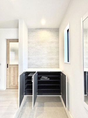 ���̑����ρ@�����Ղ���[�ł���V���[�Y�{�b�N�X�ŉƑ��S���̌C���A���ւ�������B  