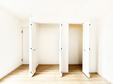 ���[�@�����`Closet�`�@�ǖʃN���[�[�b�g������΃^���X��u���K�v���Ȃ��A�o������̂Ȃ��X�b�L����Ԃ��ێ��ł��܂��B����ꂽ�X�y�[�X��L���Ɋ��p�ł������B�G�߂̈ߗނ��̕i�Ȃǂ����Ղ���[�o���܂��ˁ�