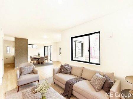 ���r���O�@�����`Living�`�@�Ƒ��̉�b��Ί炪�s���������r���O�ł��B�q���������Ă�p�����Ȃ���A�傫�ȃ\�t�@��_�C�j���O�e�[�u���ł������H���������肭�났�����􂻂�Ȗ������������Ԃł��I���Ƌ��CG�ł�