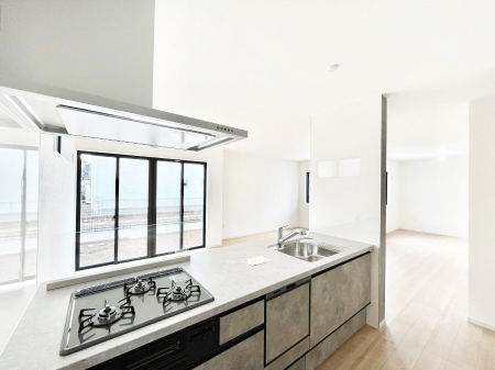 �L�b�`���@�����`Kitchen�`  ���r���O�����n����J�E���^�[�L�b�`���B  ���������Ȃ���Ƒ��ƃR�~���j�P�[�V�������Ƃ�邾���łȂ��A�傫�ȊJ���������邱�Ƃ��ł��܂��B  ���q�l�̐����������邱�Ƃ��ł��܂��ˁI