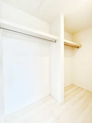 ���̑��@�G�ߕi���̕i�Ȃǂ����Ղ���[�o����E�H�[�N�C���N���[�[�b�g�t���ł��B