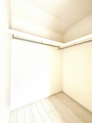 ���̑��@�����`Walk-in Closet�`�@�K�v�Ȃ��̂�R�[�f�B�l�[�g���ꗗ���Ċm�F�ł��A�g�x�x�⏀�����Z���ԂōςރE�H�[�N�C���N���[�[�b�g��ݒu���܂����B�Ƃ̒�����������Ƃ�����֗��Ȏ��[�X�y�[�X�ł��B