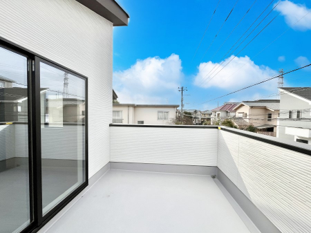 �o���R�j�[�@�����`Balcony�`  �o���R�j�[�͉������z���������݁A���z�c����󕨂��C�����悭�������Ƃ��ł��܂��B  �g���₷���J���I�ȃo���R�j�[�ł����z�����������Ղ�~�蒍���A�o���R�j�[�t���Z�܂��B  