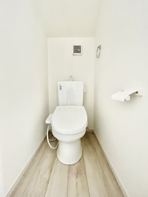 �g�C���@�g�C����1�K��2�K���ꂼ��ɔz�u����Ă��ĂƂĂ��֗��ł��B 