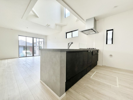 �L�b�`���@�u�₩�ȕ����ʂ蔲����L�b�`���B��������̂Ŗ��邭���C�ɂ��𗧂��܂��B