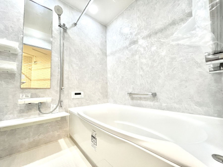 @`Bath Room`@L΂ē邱Ƃ\I̔MdȃoX^CłBqlƂꏏł\ȍLȂ̂ŁArOƂ͈ƑcR̂ЂƎy݂܂B