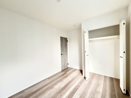 Q@`Bed Room`  Sɂ͎[N[[bgIiĝm⏬͂AGߕ̂mȂǂƐڂ܂܂B  ԂLgpł܂ˁB