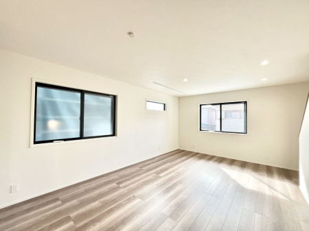 rO@`Living`  Lȗz̏ꏊƂ炵B  邱̋Ԃ݂͂Ȃ̏Ί炪WꏊAYA邱Ƃ̂Ȃ킢ȂbyގԁA̎vԂꏊB