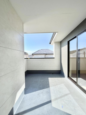 �o���R�j�[�@�����`Balcony�`  �o���R�j�[�͉������z���������݁A���z�c����󕨂��C�����悭�������Ƃ��ł��܂��B  �g���₷���J���I�ȃo���R�j�[�ł����z�����������Ղ�~�蒍���A�o���R�j�[�t���Z�܂��B  