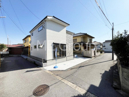 ���n�O�ώʐ^�@�O�ρ`Exterior�`  �O�ʓ��H�F �Z��n�ɂȂ��Ă���̂Ŏԗʂ����Ȃ��A�Â��ȗ��n�ł��B�q��Ċ����ǍD�ł������ӊ������킹�Ă��ē������Ē����܂��B���C�y�ɂ��₢���킹���������B