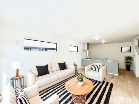 ���r���O�@�����`Living�`�@�O���̗��Ȃ��V���v���ł�������LDK�B�傫�ȑ�������������������ނ̂Ŏ��������邭�A�Ƒ��̌e���̏�Ƃ��ăs�b�^���ł��B�J�����Ɠ�������̗ǂ��𐥔񂲗����������I�@���Ƌ��CG�ł�