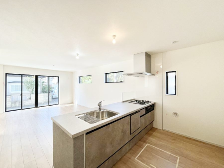 �L�b�`���@�����`Kitchen�`���r���O�����n����J�E���^�[�L�b�`���B  ���������Ȃ���Ƒ��ƃR�~���j�P�[�V�������Ƃ�邾���łȂ��A�傫�ȊJ���������邱�Ƃ��ł��܂��B  ���q�l�̐����������邱�Ƃ��ł��܂��ˁI