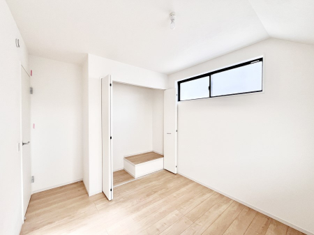 �Q���@�������Q�������`Bed Room�`  �S�����ɂ͎��[�N���[�[�b�g�������I���i�g���̂��m���⏬���͂������A�G�ߕ��̂��m���Ȃǂ���������Ɛ������ڂ����܂������܂��B  ������Ԃ��L���g�p�ł��܂��ˁB