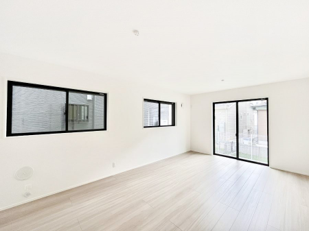 ���̑����ρ@�������P�������`Living�`�@�L���ȗz�������̏ꏊ���Ƃ炵�����B�����邱�̋�Ԃ݂͂�Ȃ̏Ί炪�W���ꏊ�A����Y��A���邱�Ƃ̂Ȃ����킢���Ȃ���b���y���ގ��ԁA��������̎v�����Ԃ���ꏊ�B