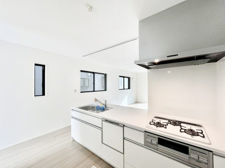 �L�b�`���@�������P�������`Kitchen�`�@�u���������͉�����낤�v����ȃL�b�`���Ȃ�v�������藿�����ł����Ⴂ�܂��B�L�b�`������̓��r���O����]�ł��܂��B�Ƒ����Ȃ��邨�Ƃ������ɂ������܂��B