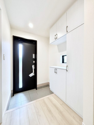 ���ց@������A�������`Entrance�`�@�Ƃ̒��ł��q�l���}����ŏ��̏ꏊ�ł��錺�ւ́A�Ƃ̈�ۂ��̂��̂ł��I�L�x�Ȍ��֎��[�ŁA����Y��ɕۂ��Ƃ��o���܂��􌺊ւɂ͂����Ղ���[�̉��ʔ��������I