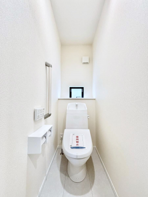 �g�C���@������A�������`Toilet�`�@�������̂��鐅����g�C���̓E�H�V�����b�g�t���ł����g�C���͖����g�킴��𓾂Ȃ����́B����������ۂ������ł��ˁB�g�C����2��������̂Œ��̍��G���ɕ֗��ł��I