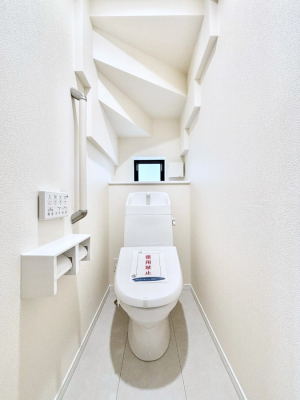 �g�C���@������B�������`Toilet�`�@�Y��E�X�b�L���E���K�ȃE�H�V�����b�g�t�g�C���ł��낰���Ԃł��B�̌������薾�邭�A���K��ԂƂȂ��Ă���܂��������g���ꏊ�����炱���̔z���ł��I