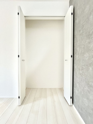 ���̑����ρ@���r���O���[�B�����Ɏ��[������ƕ����W�܂�LDK���X�b�L���Еt�������ł��ˁB  