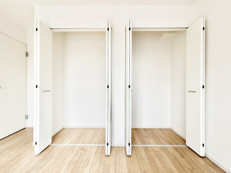 ���[�@�����`Closet�`�@�ǖʃN���[�[�b�g������΃^���X��u���K�v���Ȃ��A�o������̂Ȃ��X�b�L����Ԃ��ێ��ł��܂��B����ꂽ�X�y�[�X��L���Ɋ��p�ł������B�G�߂̈ߗނ��̕i�Ȃǂ����Ղ���[�o���܂��ˁ�