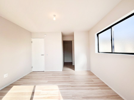 ���̑����ρ@�����`Bed Room�`  �u��������������l�v�Ƃ��v�w�ł�����肭�낰��Q���B  �����̉Ǝ��₨�d���ɔ�ꂽ���̓t�J�t�J�̃x�b�g�Ŗ�����Ă��������B�e���r��{�I�������Ă����K�ȍL����������