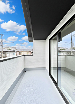 �o���R�j�[�@�����`Balcony�`  �o���R�j�[�͉������z���������݁A���z�c����󕨂��C�����悭�������Ƃ��ł��܂��B  �g���₷���J���I�ȃo���R�j�[�ł����z�����������Ղ�~�蒍���A�o���R�j�[�t���Z�܂��B  