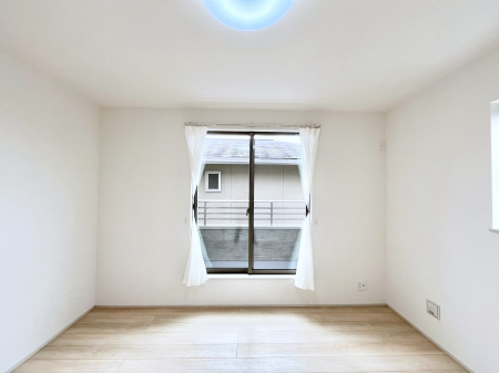 Q@`Bed Room`@̂ˌẴbgłBƑƂŎ苷ɊĂZ܂ˌĂł͊evCoV[ۂƂł܂BZ܂ɂƂ肪܂SbNXł܂