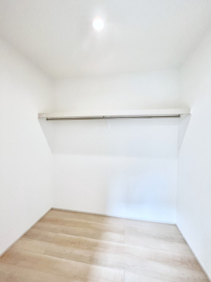 ̑@`Walk-in Closet`@KvȂ̂R[fBl[gꗗĊmFłAgxx⏀ZԂōςރEH[NCN[[bgݒu܂BƂ̒Ƃ֗Ȏ[Xy[XłB