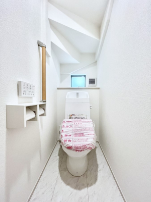 gC@`Toilet`@YEXbLEKȃEHVbgtgCł낰ԂłB1A2KɃgCXy[XǏ薾邭AKԂƂȂĂ܂gꏊ炱̔złI