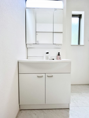 ʑEʏ@`Dressing Room`@ÂȂ肪Ȑʏƍ̌ƊC\Ȃ̂ŋC悭g܂BOʋ^Cv̐ʑ͋[ŎU炩肪ȐʏXbL