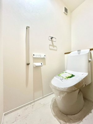 �g�C���@�����`Toilet�`  �Y��E�X�b�L���E���K�ȃE�H�V�����b�g�t�g�C���ł��낰���Ԃł��B  �g�C���͖����g�킴��𓾂Ȃ����́B����������ۂ������ł��ˁB  �g�C����2��������̂Œ��̍��G���ɕ֗��ł��I