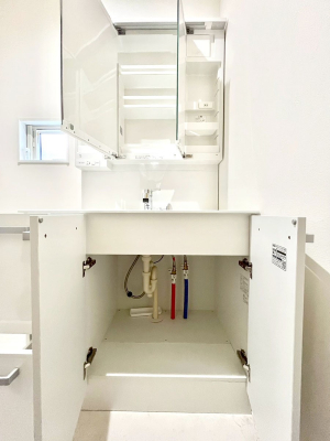 ���̑����ρ@�O�ʋ��̗��ɁA���ϕi��q���p�i�Ȃǂ����[�\�B���ʑ����������ƕۂ��܂��I