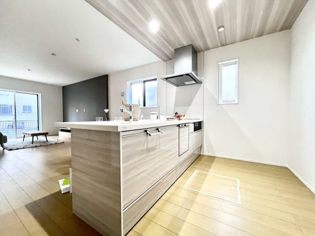 �L�b�`���@�����`Kitchen�`�@�u���������͉�����낤�v����ȃL�b�`���Ȃ�v�������藿�����ł����Ⴂ�܂��B�L�b�`������̓��r���O����]�ł��܂��B�Ƒ����Ȃ��邨�Ƃ������ɂ������܂��B