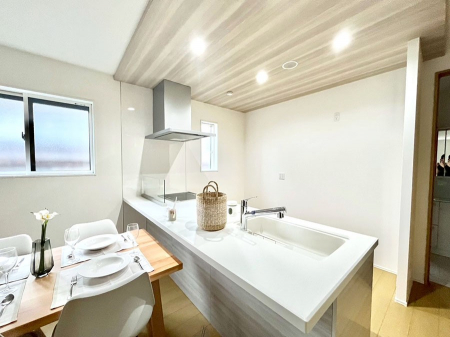 �L�b�`���@�����`Kitchen�`  ���r���O�����n����J�E���^�[�L�b�`���B  ���������Ȃ���Ƒ��ƃR�~���j�P�[�V�������Ƃ�邾���łȂ��A�傫�ȊJ���������邱�Ƃ��ł��܂��B  ���q�l�̐����������邱�Ƃ��ł��܂��ˁI