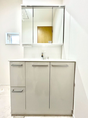 ���ʑ�E���ʏ��@�����`Dressing Room�`  ����������F�����œ��ꂳ��Ă���ƁA�X�b�L���Ɛ�������ۂ������܂��B  ���̗��ɂ͂����Ղ�Ǝ��[�X�y�[�X��W�������I  �����́A�V���v�����@�\�����d�����āB