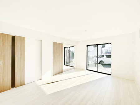 ���r���O�@���邢�z���������A�����̕��͋C�ɖ�������郊�r���O�_�C�j���O