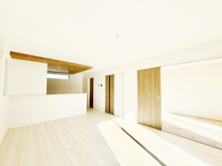 ���̑����ρ@�Ƒ��̏Ί炪���R�Ɛ��܂�Ă���A����ȕ��͋C�̃_�C�j���O�Ɏd�オ���Ă��܂��B